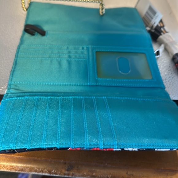 Vera Bradley new with tags and can be used as a wristlet or Crossbody - Picture 4 of 7